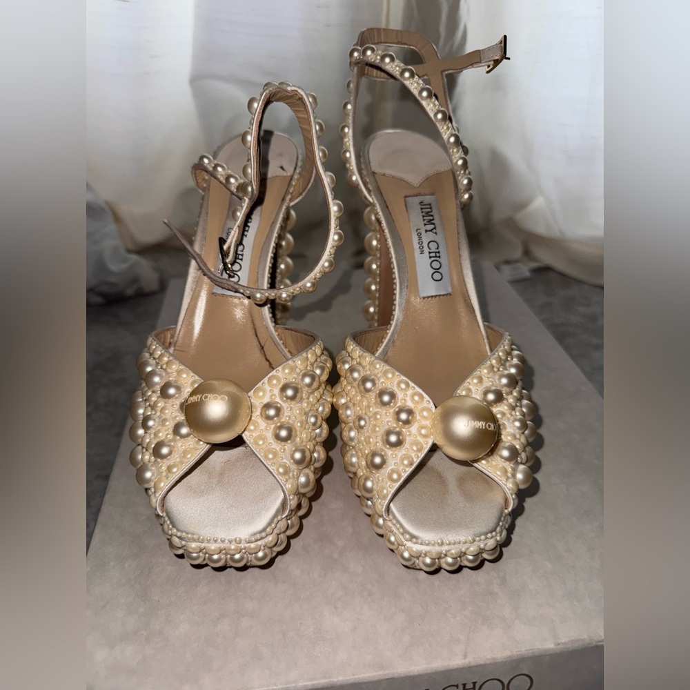 Jimmy Choo Pearl Embellished White Bridal Heels size 38 - Picture 5 of 16